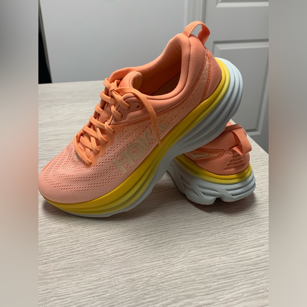 Hoka One One W Bondi 8 coral peach shoes size 9